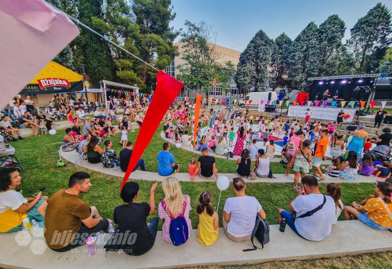 Vrhunska zabava na drugoj večeri festivala "Gledaj srcem" u Mostaru